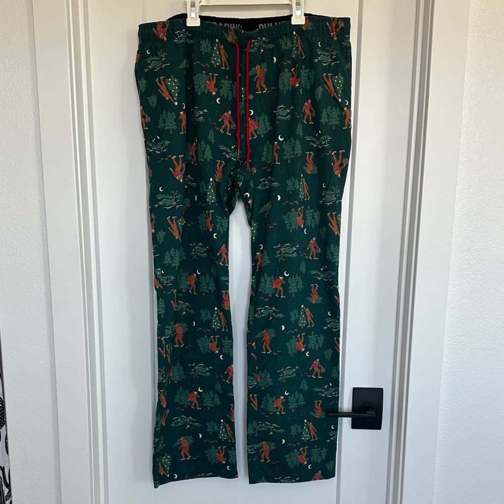 Duluth Trading Co Green yeti Sasquatch pants